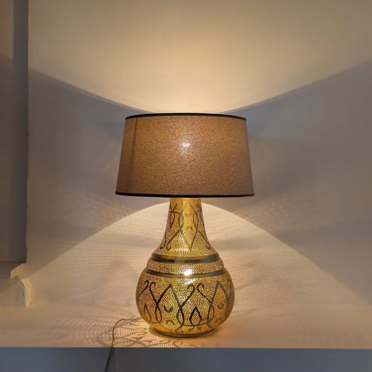 Tischlampe Amiri Marutuna goldfarben Schirm Beige Handwerk sweet mint