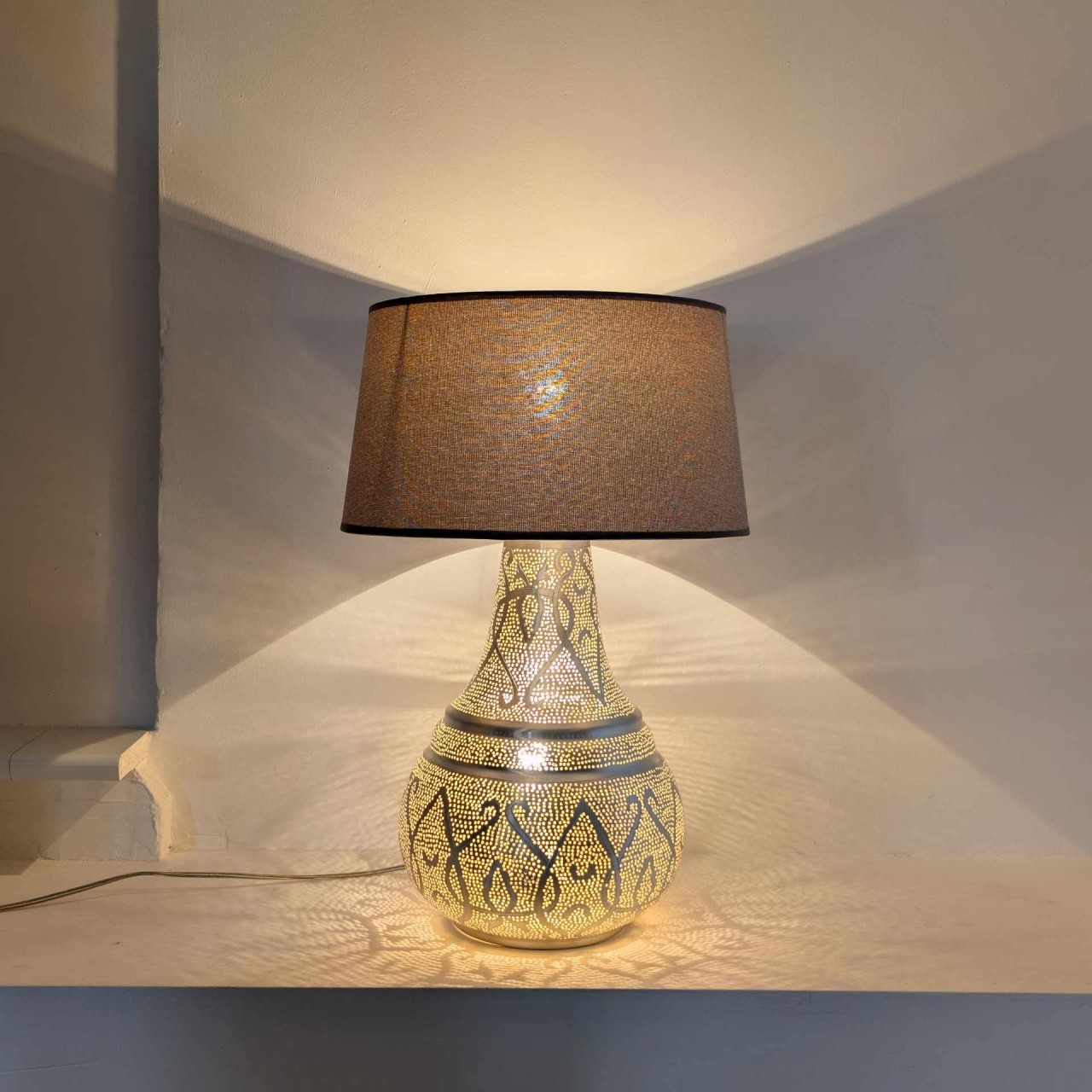 Tischlampe Amiri Marutuna versilbert Schirm Beige Handwerk sweet mint