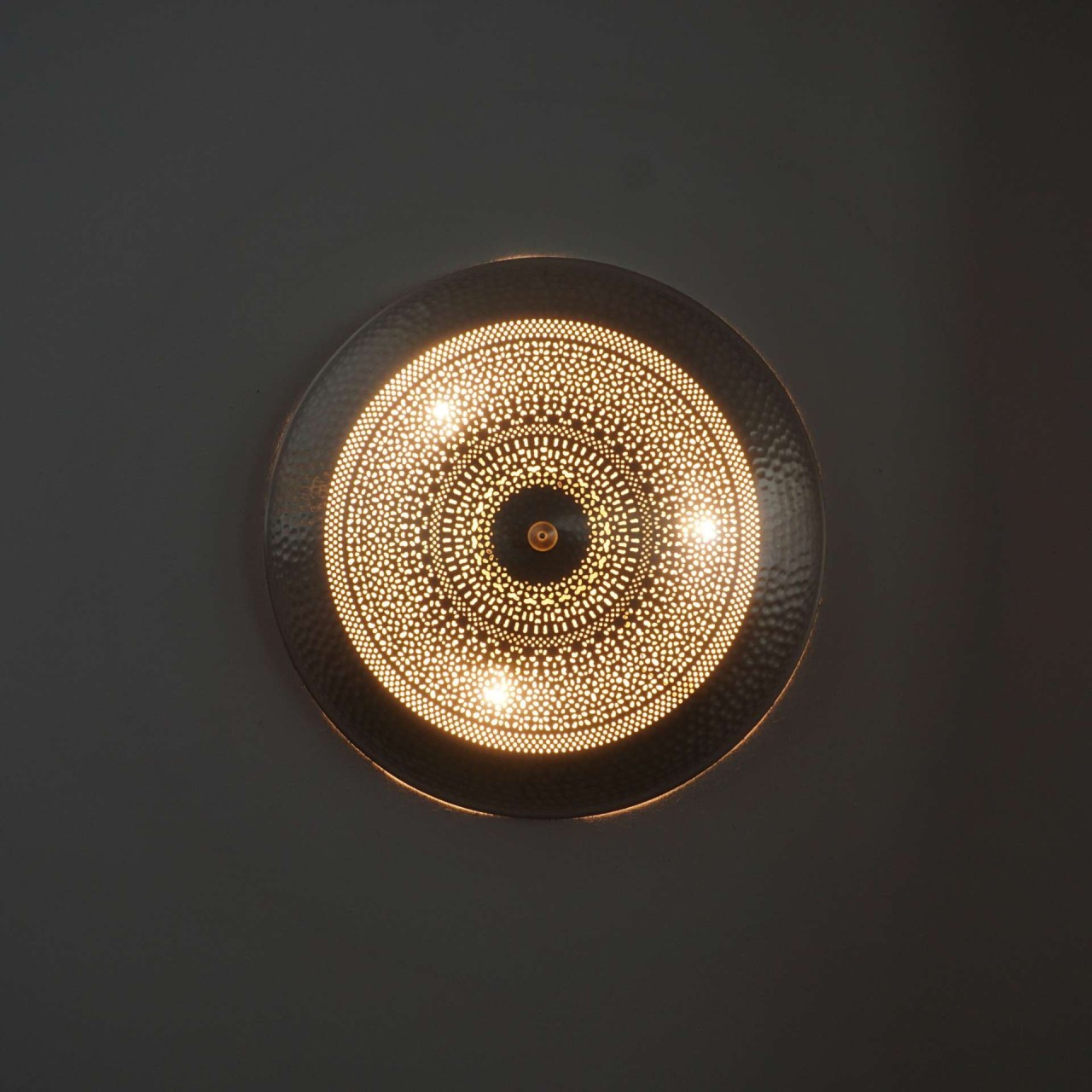 Maraa Safi 50cm Versilbert - Orientalische Wandlampe im Dunkeln - Handgefertigt