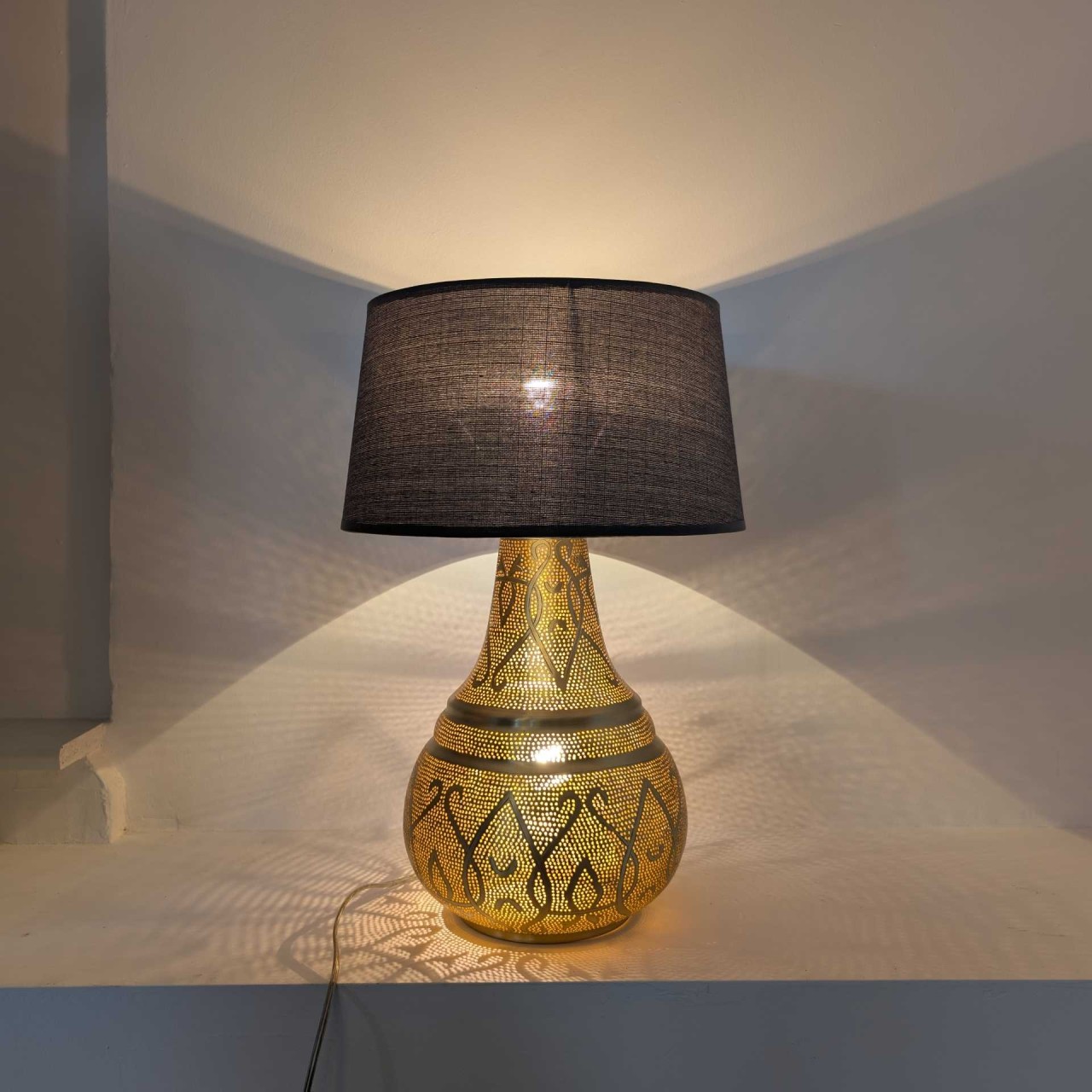 Tischlampe Amiri Marutuna goldfarben Schirm Grau Handwerk sweet mint